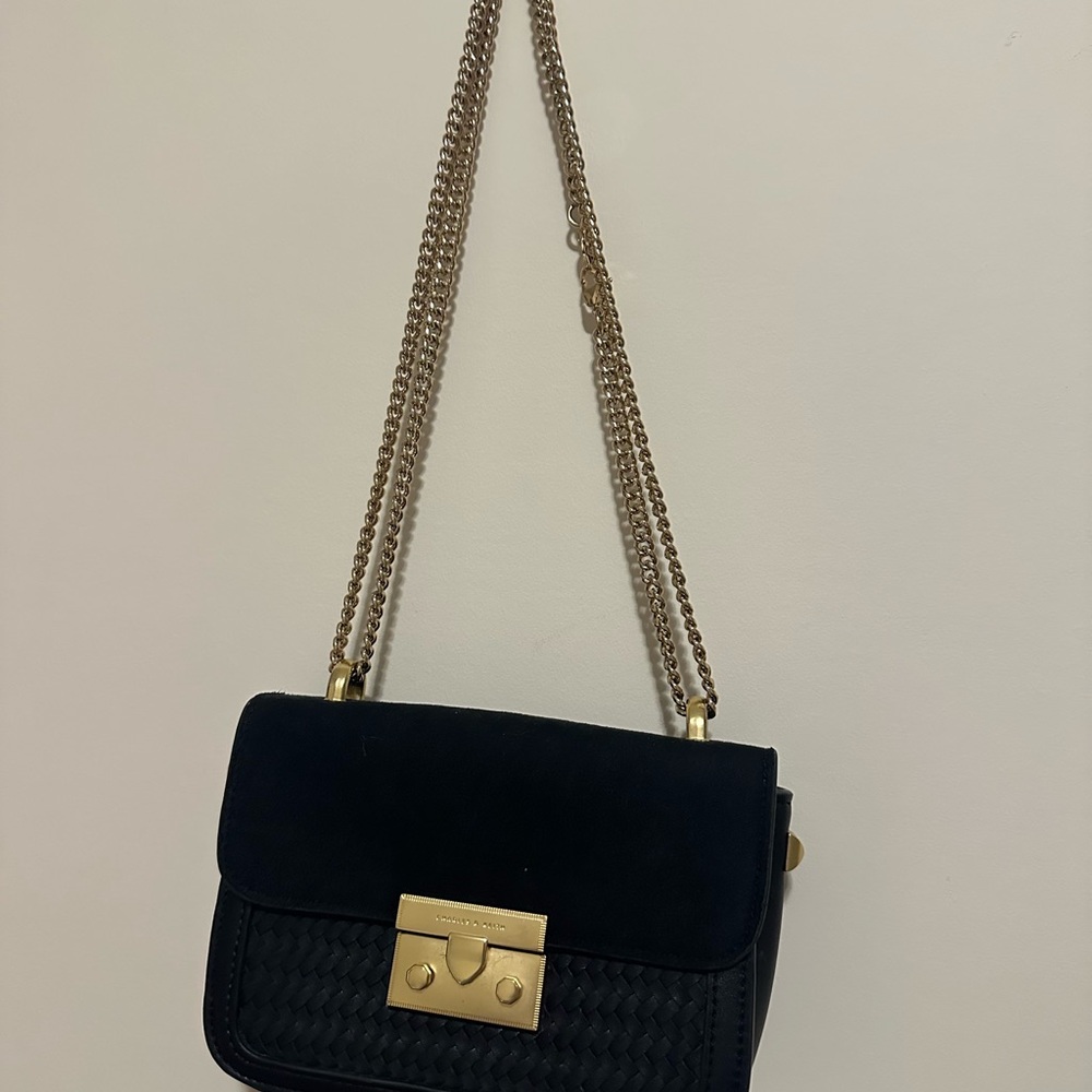 Elegant Black and Gold Chain Shoulder Bag